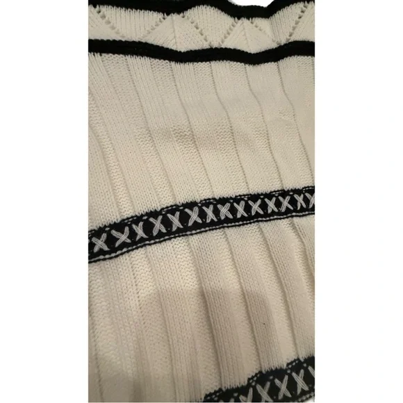 Elegant Cream and Black Knit Dress - Picture 11 of 16